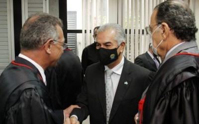 Reinaldo Azambuja prestigia posse de juízes substitutos