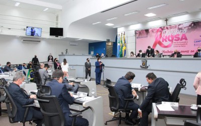 Vereadores decidem se mantêm veto do prefeito.