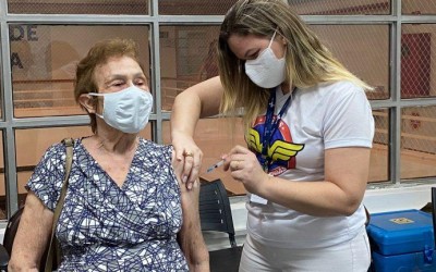 Prefeitura avança na vacinação contra a Covid-19 com aplicação da 1°, 2° e terceira dose.