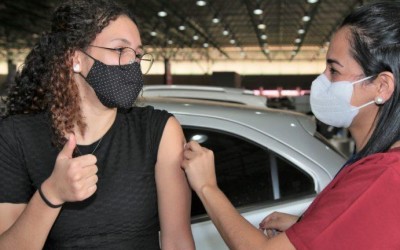 Prefeitura abre mais de 10 locais durante todo o dia para vacinação contra a Covid-19 neste Sábado.