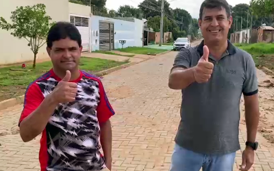 Beto Avelar acompanha obra nas ruas do Morada do Sol.