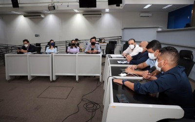 Representante da Educação: Vereador Professor Riverton busca melhorias para educadores em reunião com secretários.