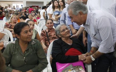 Governador Reinaldo Azambuja socorre 100 mil familiares no Estado de Mato Grosso do Sul.