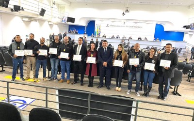 Vereador Silvio Pitu homenageia policiais civis.