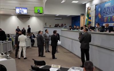 Vereadores analisam sete projetos na sessão desta terça-feira.