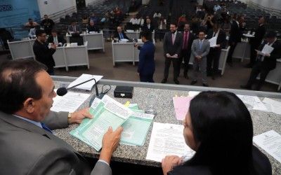 Vereadores aprovam nove projetos em sessão extraordinária. 