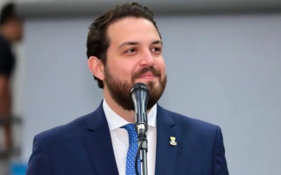 Preso há três semanas, vereador nega renúncia ao mandato.