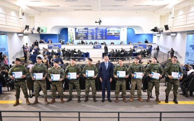 Vereador Villasanti homenageia Policiais do BOPE.