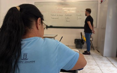 Escola Municipal Osvaldo Cruz oferece EJA em três períodos.