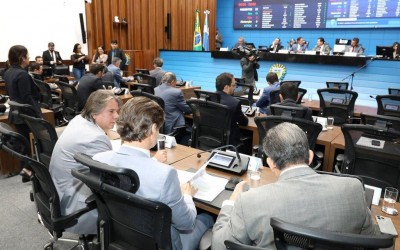 Parlamentares apreciarão seis propostas nesta quinta-feira.