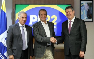 O Governador Eduardo Riedel e Reinaldo Azambuja alinham 