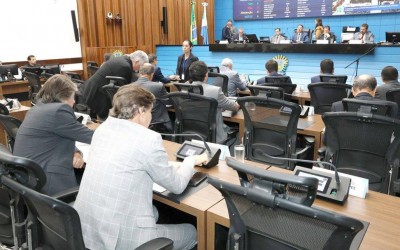 Deputados votam cinco propostas na sessão desta quinta-feira.