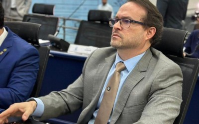 Dr. Lívio e vereadores derrubam aumento da taxa do lixo.