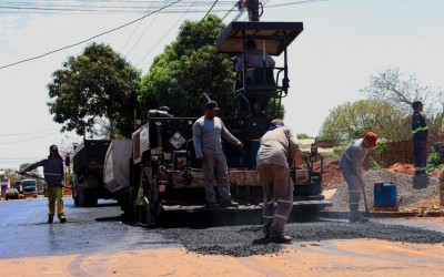 Prefeita Adriane Lopes fará pavimentação e drenagem em 40 bairros da Capital.