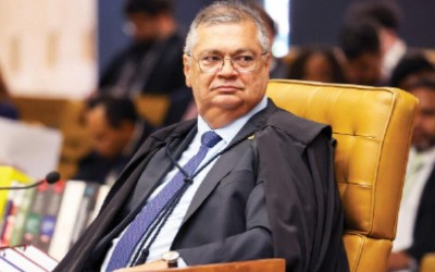 O ministro do Supremo Tribunal Federal (STF) Flávio Dino determina suspensão de pagamentos de penduricalhos pelo Executivo, Legislativo e Judiciário.