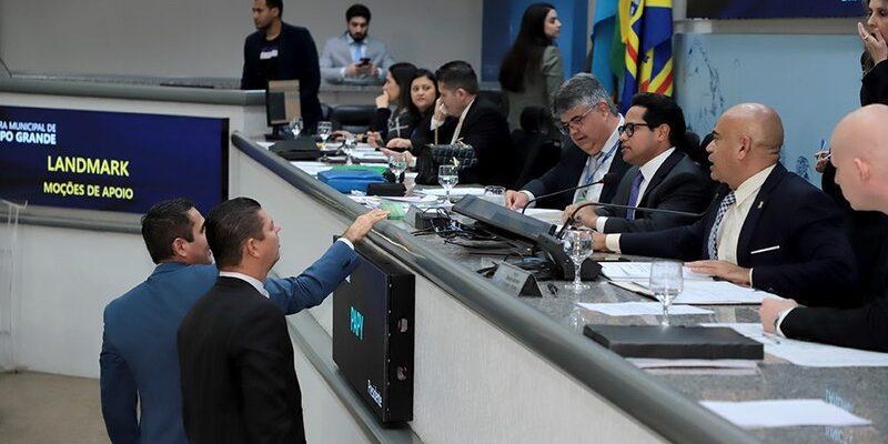 Vereadores votam três projetos na sessão de quinta-feira.