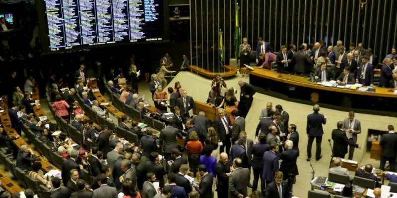 Câmara aprova em primeiro turno texto-base de PEC que viabiliza Auxílio Brasil de R$ 400 em ano eleitoral