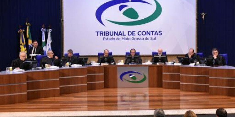 Quatro conselheiros travam guerra para substituir Iran no comando do TCE.
