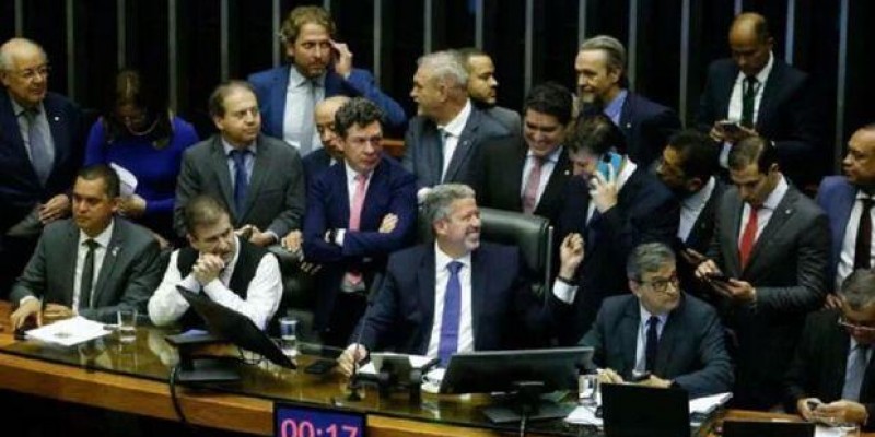Câmara aprova em 1° turno a PEC da reforma tributária