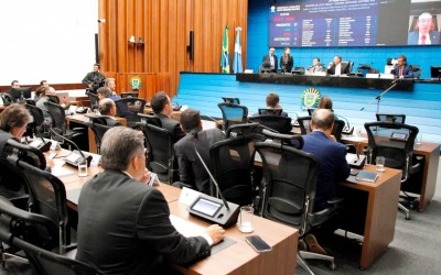 Servidores da Assembleia terão aumento no salário e auxílio-alimentação e transporte.