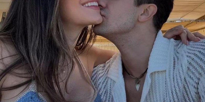 Luan Santana diz que já tem data para casar com Jade.