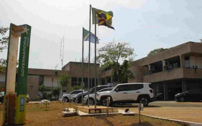 Ex-prefeitos são exonerados de cargos no Governo do Estado.