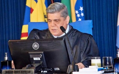 Conselheiro Waldir Neves encaminha aposentadoria do Tribunal de Contas.