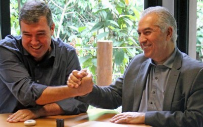 Reinaldo Azambuja e o Governador Eduardo Riedel só vão definir futuro após analisar melhor cenário.