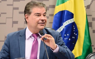 O Senador Nelsinho Trad reclama que irmãos com viés