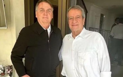O ex presidente Jair Messias Bolsonaro reforçou ao presidente do PL  Valdemar da Costa Neto que em Campo Grande Mato Grosso do Sul Reinaldo Azambuja é quem dá as cartas agora.