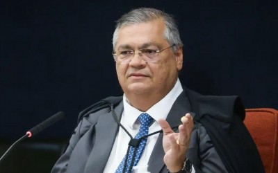 O Ministro do STF Flavio Dino acompanha Moraes e vota para condenar Bolsonaro e mais 7; placar está 2 a 0