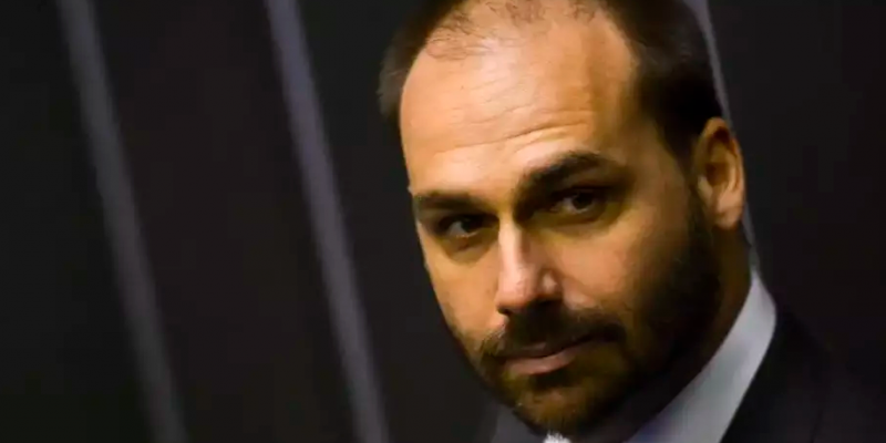Comissão de Ética da Câmara arquiva representação contra Eduardo Bolsonaro.