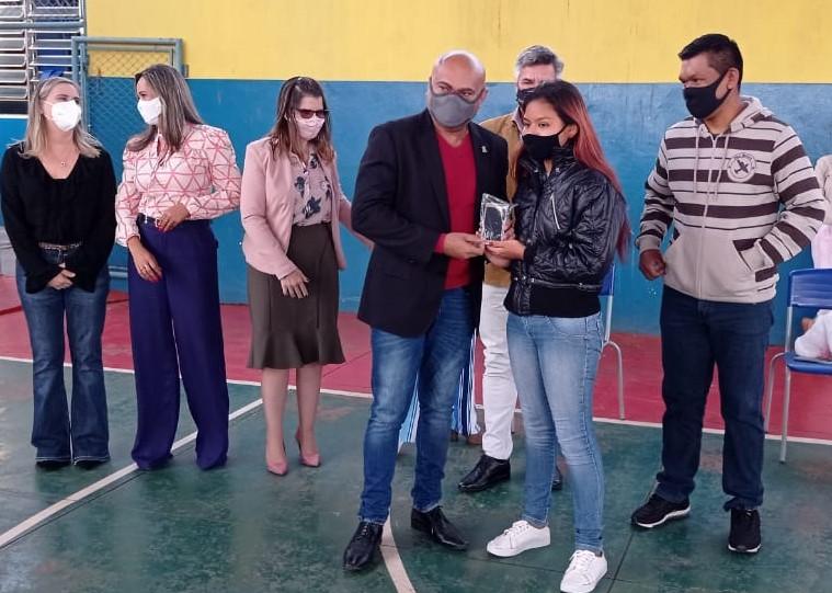 Câmara Municipal de Campo Grande Ronilço Guerreiro participa da entrega de celulares-  28/08/2021-Redação.