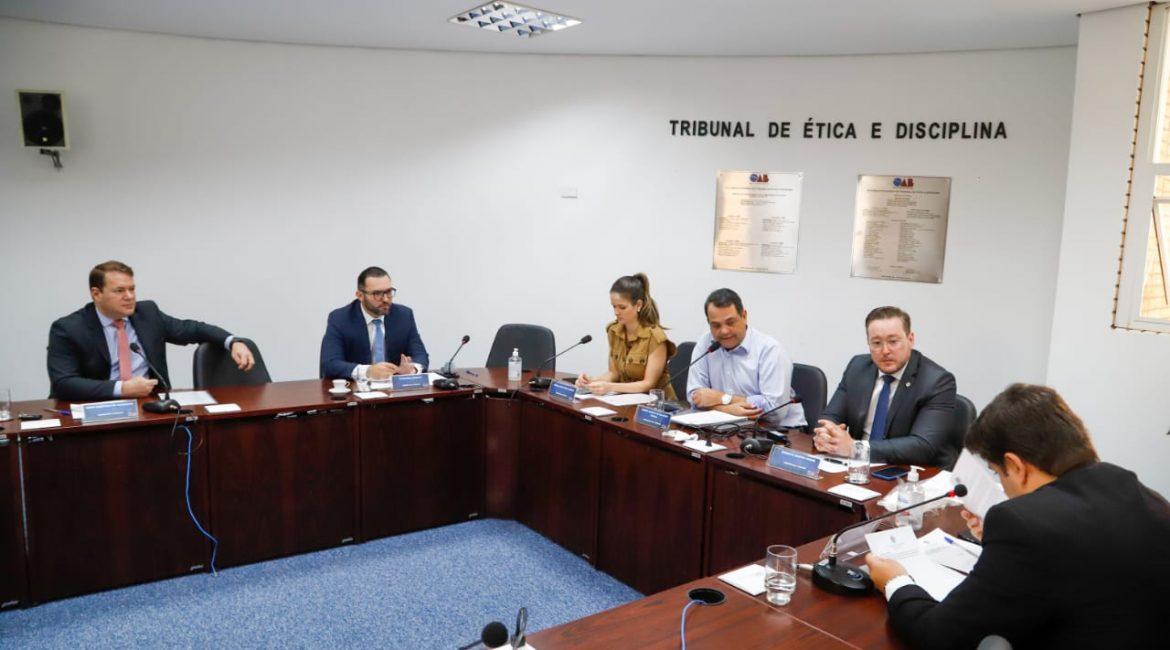 2ª Câmara Seccional se reúne presencialmente após um ano de sessões virtuais. 2ª Câmara Seccional se reúne presencialmente após um ano de sessões virtuais.