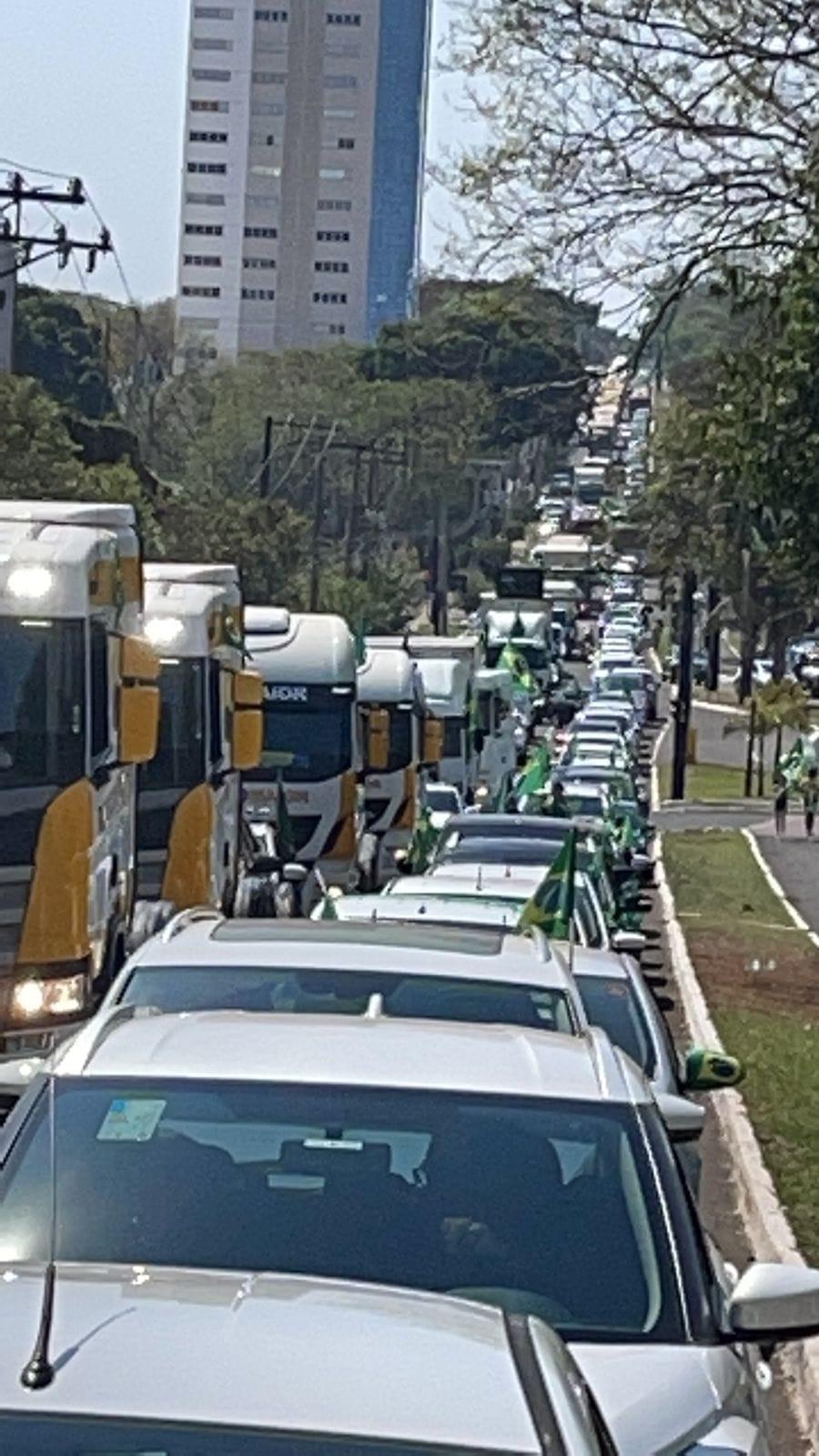  Manifestação a favor do Presidente Jair Mésias Bolsonaro reuniram 40 mil em Campo Grande, diz Guarda Municipal Foram mais de 10 mil carros ao longo de 8 quilômetros das avenidas Afonso Pena e Duque de Caxias-  07/09/2021-Redação.