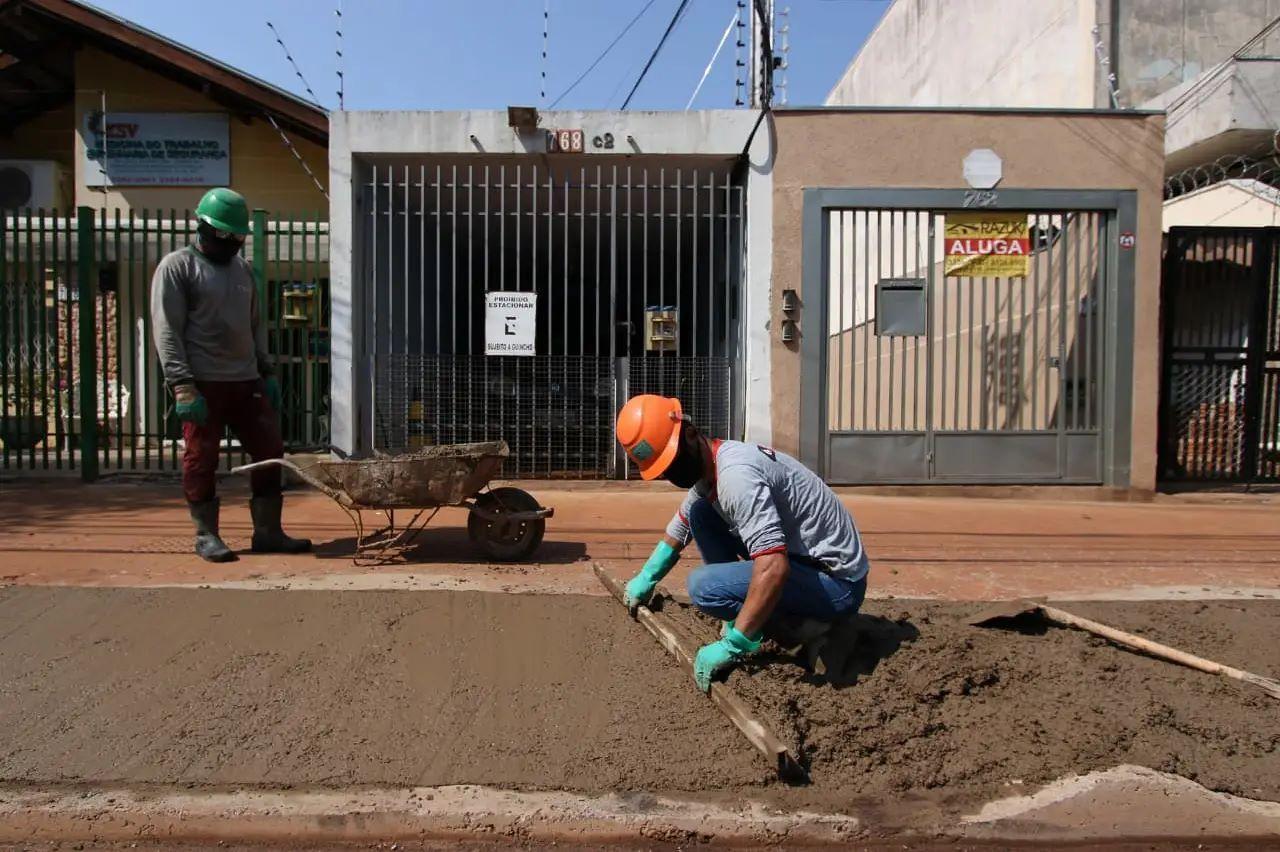  Segunda-feira de descanso para muitos que merecem uma folga, mas também de muito trabalho pelas obras de Campo Grande.