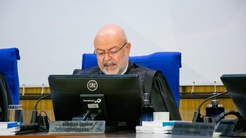 Conselheiros apreciam processos e aprovam proposição no Pleno Conselheiros apreciam processos e aprovam proposição no Pleno