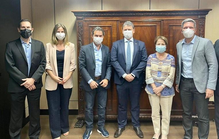 Prefeito Marquinhos Trad  vai em  Brasília pedir a ministro reativação da ferrovia e porto seco