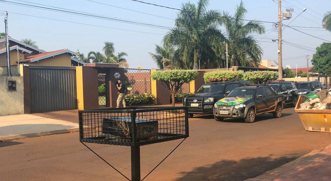 Ex-prefeito e ex-secretários têm prisão decretada por desviar R$ 23 mi da prefeitura de Maracaju Ex-prefeito e ex-secretários têm prisão decretada por desviar R$ 23 mi da prefeitura de Maracaju