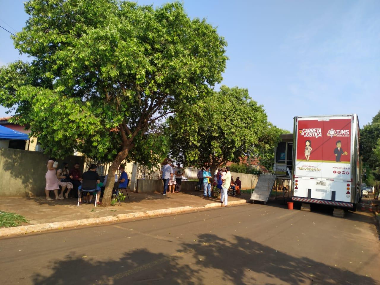Carreta da Justiça atende mais de 150 pessoas em Novo Horizonte do Sul.