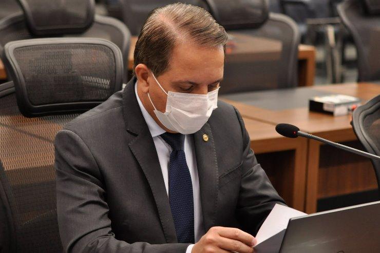 Deputados debatem exigência de passaporte da vacinação e fala de secretário. Deputados debatem exigência de passaporte da vacinação e fala de secretário.