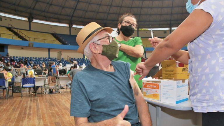 Prefeitura abre mais de 20 locais para vacinação contra a Covid-19  neste Sábado; confira o calendário. 