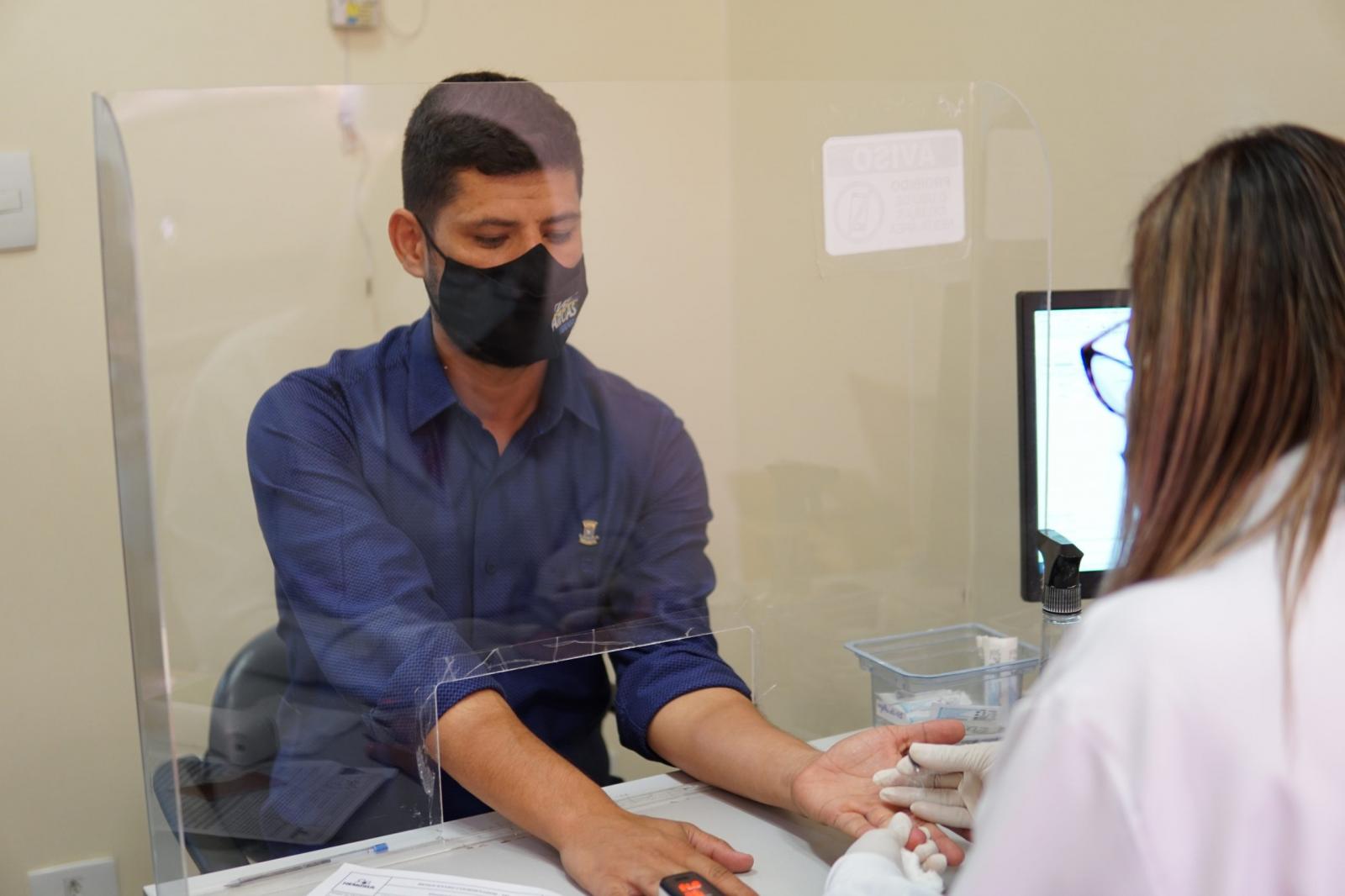 Vereador Tiago Vargas incentiva a população a doar sangue. Vereador Tiago Vargas incentiva a população a doar sangue.