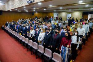 Ao receber novos profissionais, Presidente Mansour fala sobre a participação da OAB na redemocratização do País. Ao receber novos profissionais, Presidente Mansour fala sobre a participação da OAB na redemocratização do País.