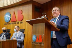 Ao receber novos profissionais, Presidente Mansour fala sobre a participação da OAB na redemocratização do País. Ao receber novos profissionais, Presidente Mansour fala sobre a participação da OAB na redemocratização do País.