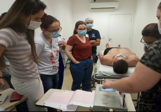 ENFERMEIROS DA SANTA CASA SÃO CAPACITADOS SOBRE MANEJO DE ELETROCARDIOGRAMA