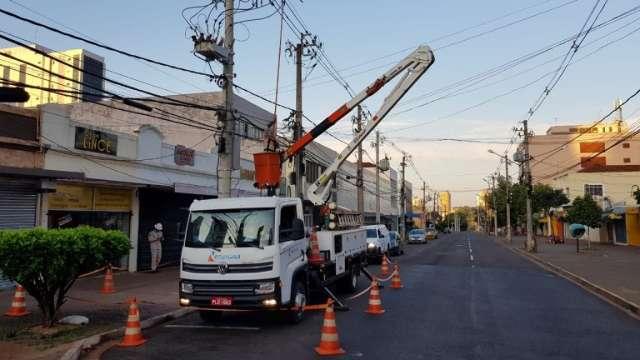 Energisa informou que  cerca de 30 bairros estão  sem energia, reforços de outros estados chegam à Capital para ajudar em reparos Energisa informou que  cerca de 30 bairros estão  sem energia, reforços de outros estados chegam à Capital para ajudar em reparos
