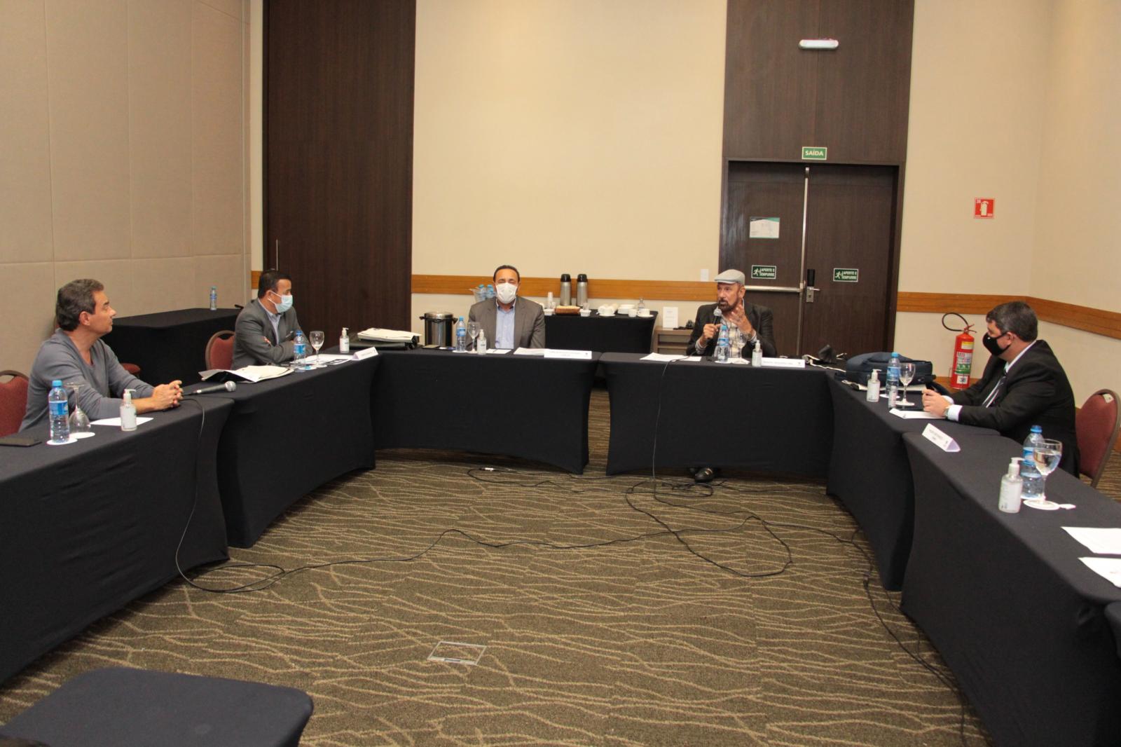 Campo Grande sedia reunião de criação do Conselho Nacional de Presidentes de Câmaras das Capitais. Campo Grande sedia reunião de criação do Conselho Nacional de Presidentes de Câmaras das Capitais.