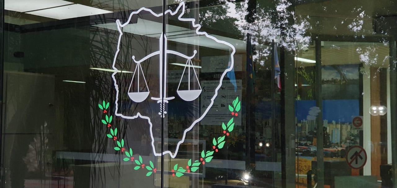 Judiciário de MS retoma 100% dos serviços presenciais na segunda-feira. Judiciário de MS retoma 100% dos serviços presenciais na segunda-feira.