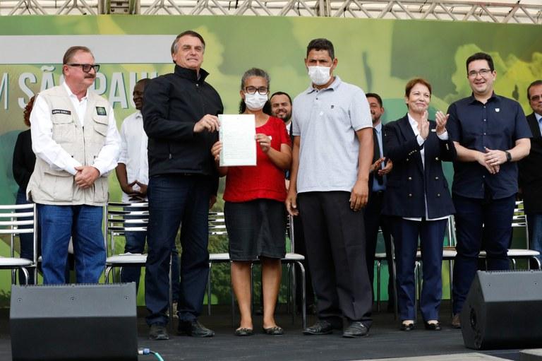 REFORMA AGRÁRIA  Presidente Jair Bolsonaro entrega títulos de terra a produtores rurais de São Paulo REFORMA AGRÁRIA  Presidente Jair Bolsonaro entrega títulos de terra a produtores rurais de São Paulo